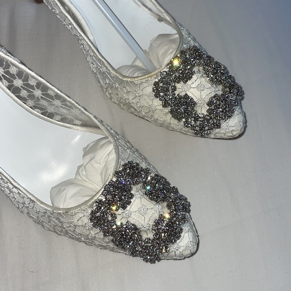 Manolo Blahnik Hangisi 90 Crystal Lace Bridal Wedding Pump Heels - Picture 6 of 15